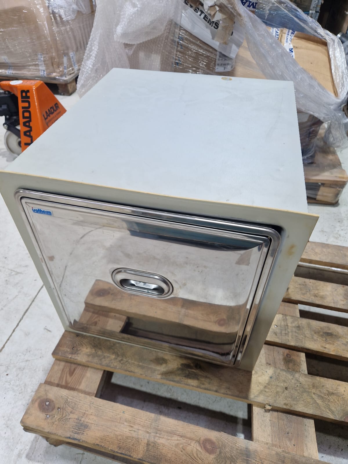 Isotherm külmik 3105BA2C00006